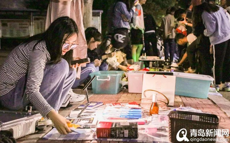 青岛高校跳蚤市场欢乐多!麻将、吉他还有5元占卜……