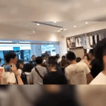 优衣库猫爪杯t恤,优衣库猫爪杯