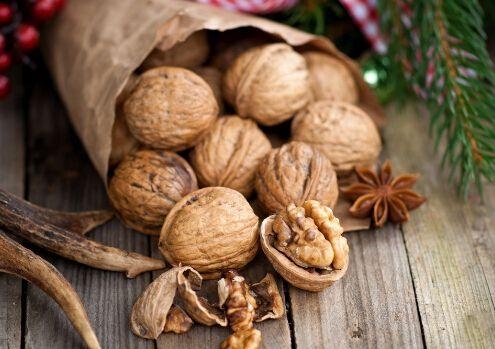 一岁一寒一春秋，一草一木一参花。