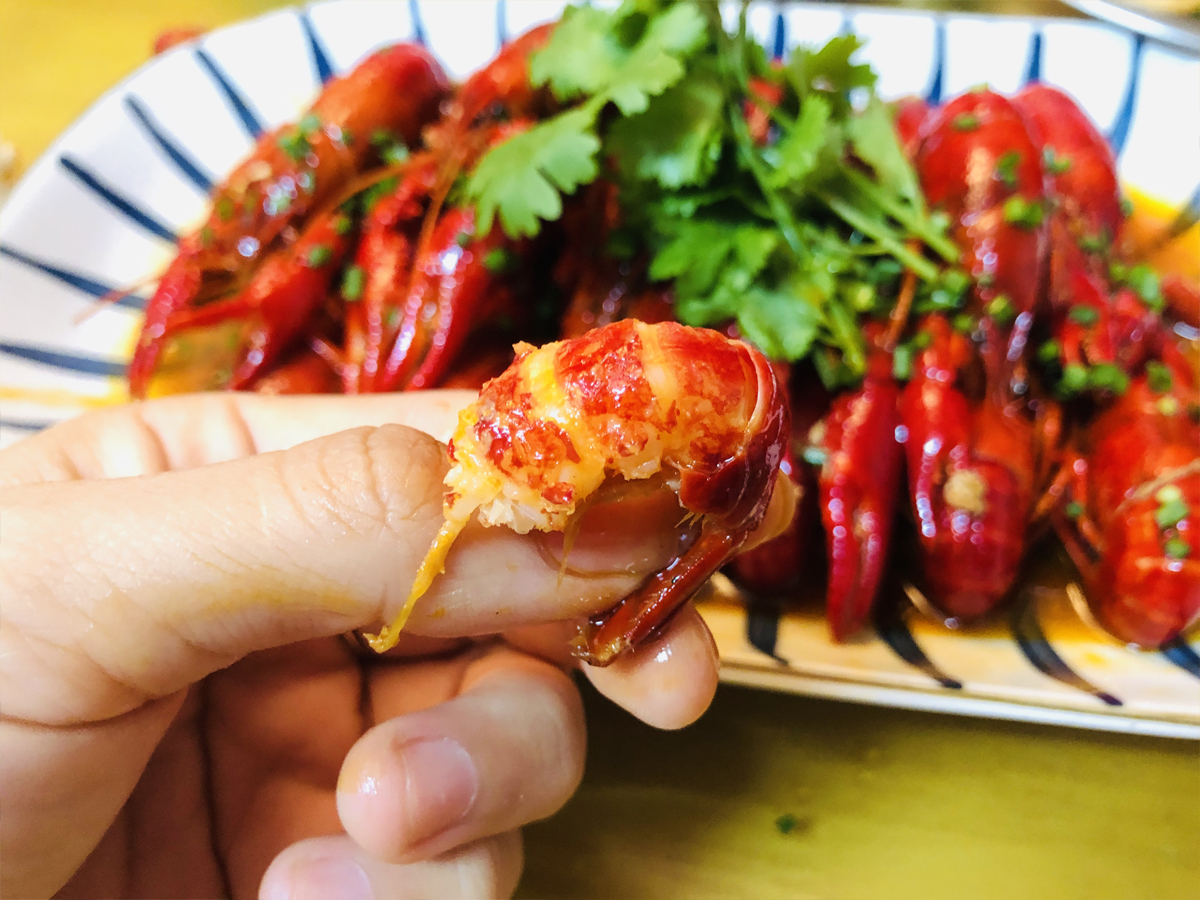 买小龙虾青的好还是红的好,买小龙虾划算还是海虾划算