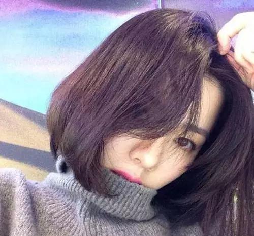 短发圆脸2022年最流行的发型中分,圆脸中分齐肩短发女生编发简单