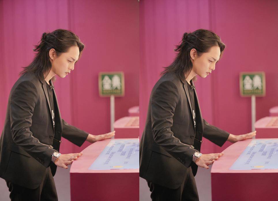 尹正穿黑皮衣图片,尹正硬朗帅气写真