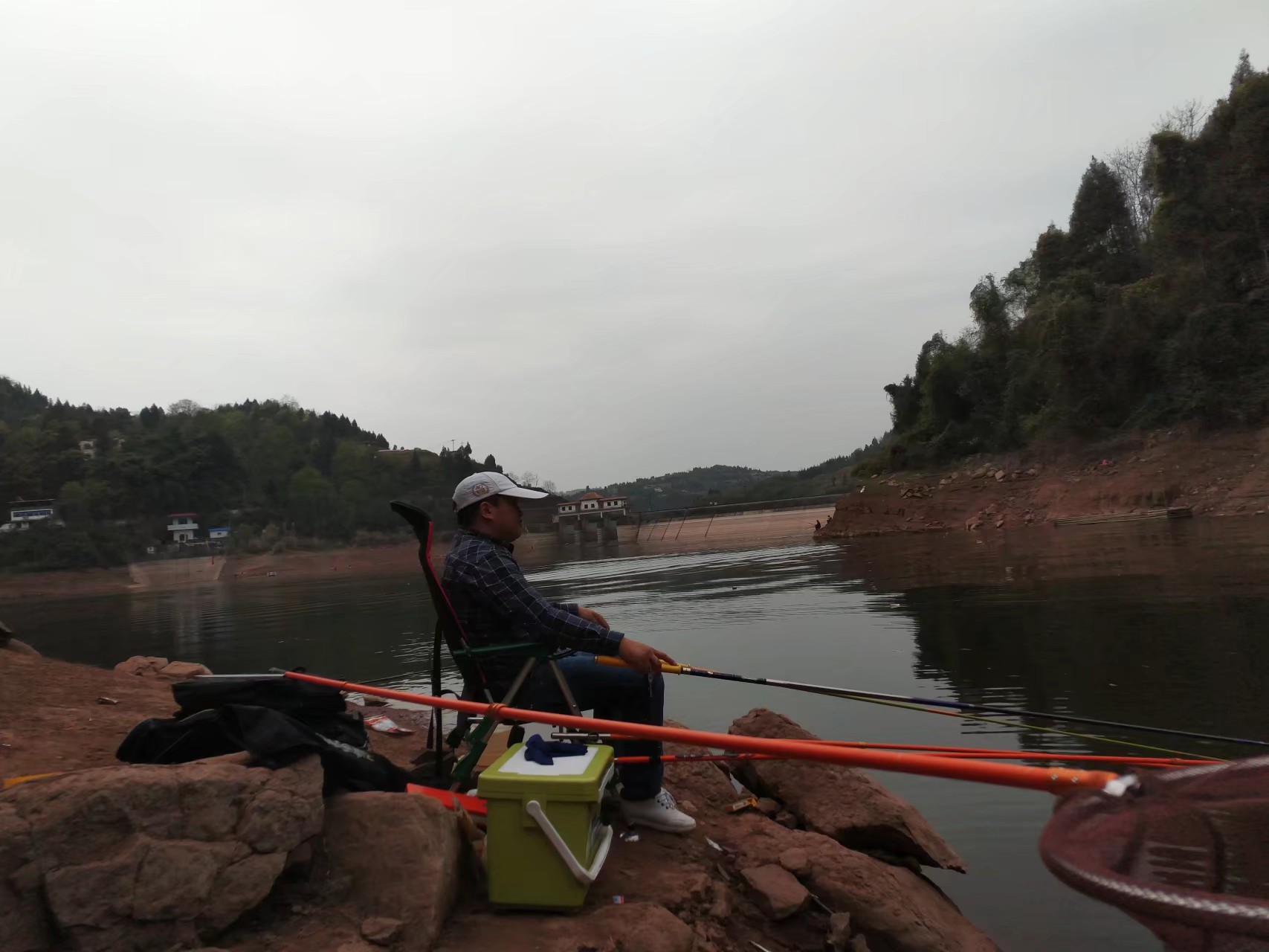 钓椅钓箱怎么选,钓箱钓椅钓凳黑坑如何选