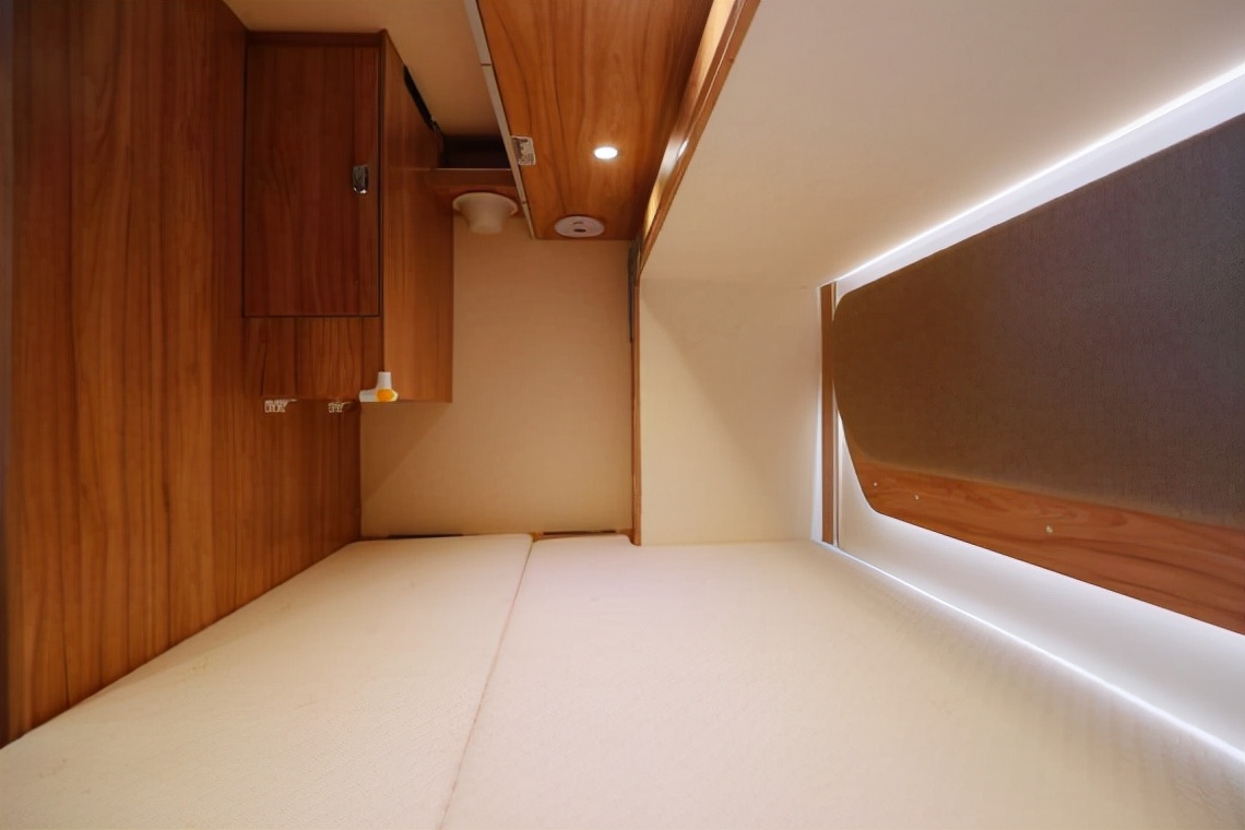 隆翠一号旗舰双拓展房车,隆翠房车3号前门版