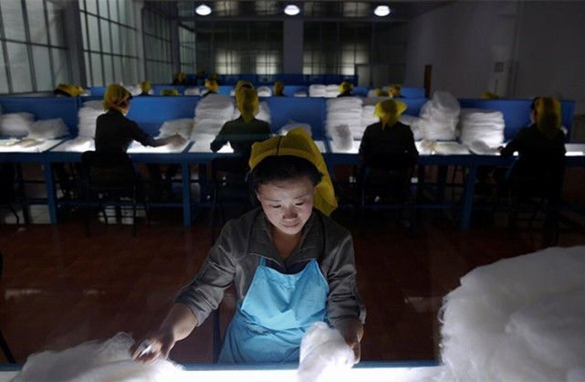 朝鲜国营纺织厂,朝鲜工人的日常生活