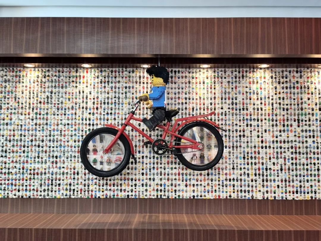整个房间全拼上乐高是什么感受,现实中的乐高世界