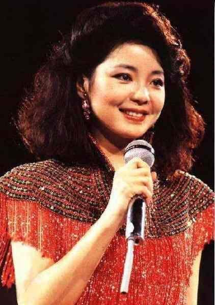 邓丽君甜蜜蜜经久不衰,经典邓丽君甜蜜蜜听一遍就醉