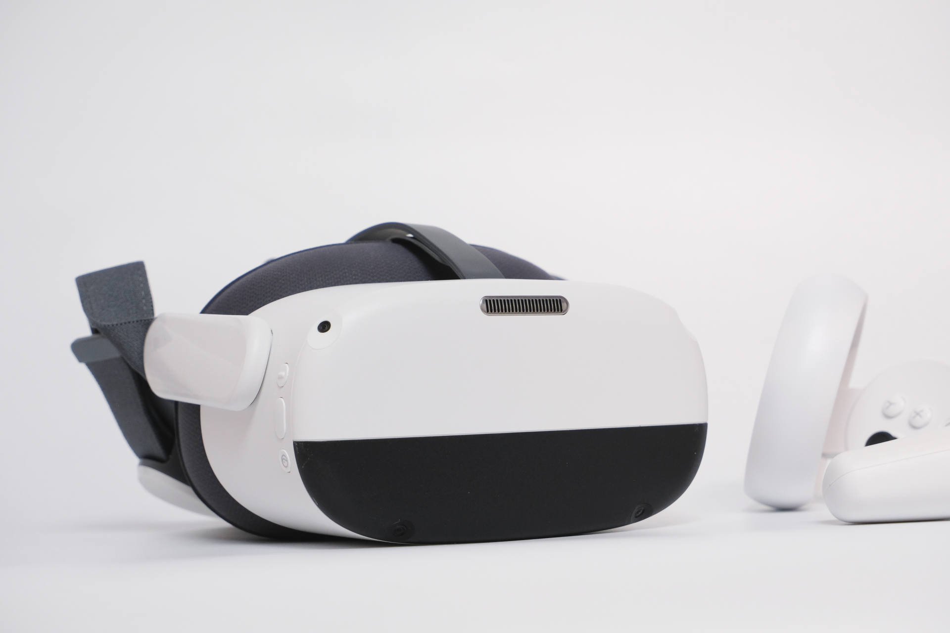 低成本vr玩赛车游戏,piconeo3和piconeo2