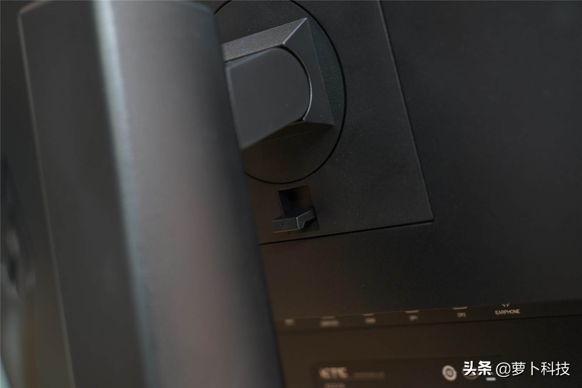 ktch27t22电竞显示器内置音箱吗,ktch27t22电竞显示器