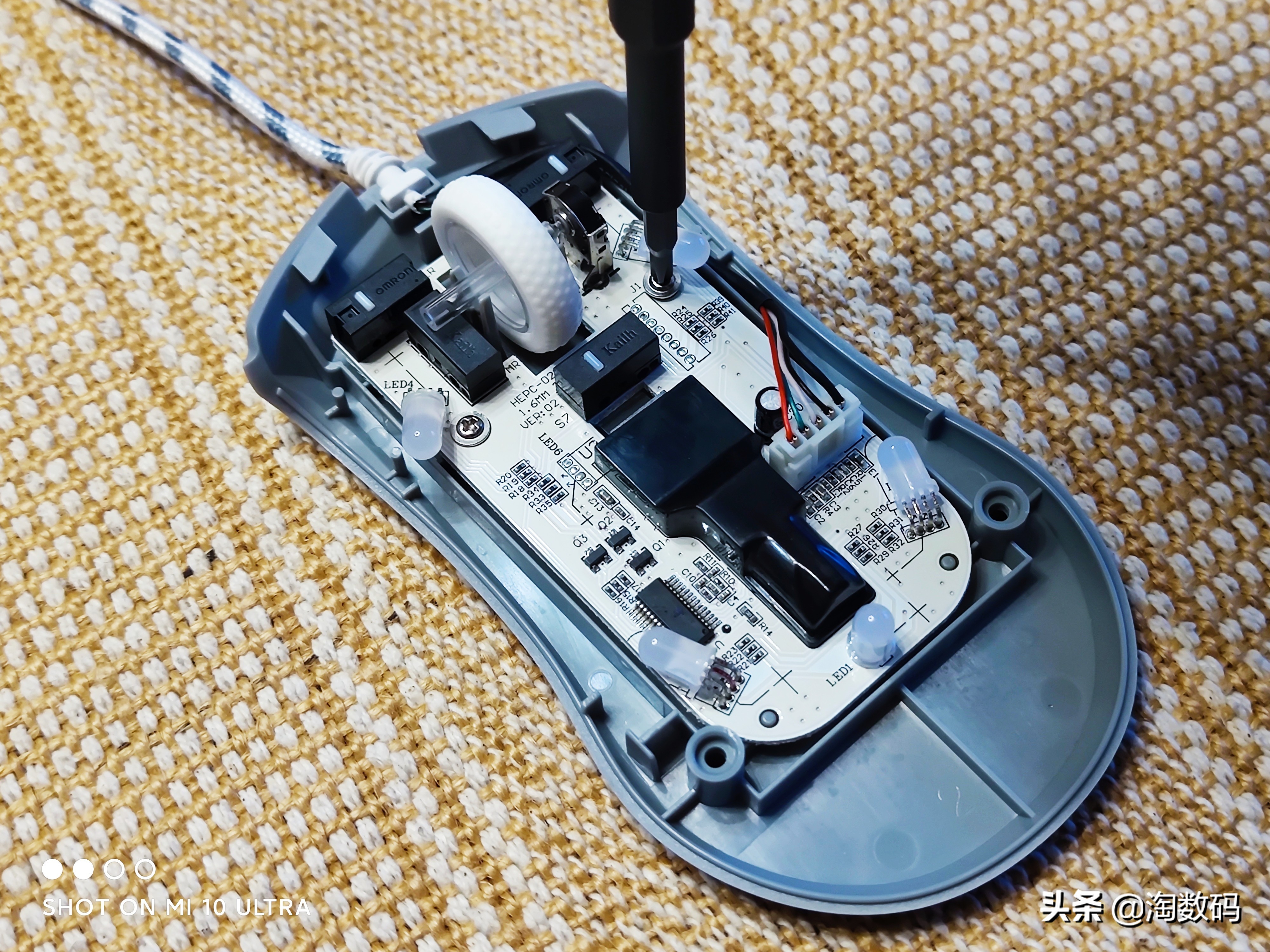 欧姆龙鼠标微动开关盖子如何拆,欧姆龙蓝点微动鼠标