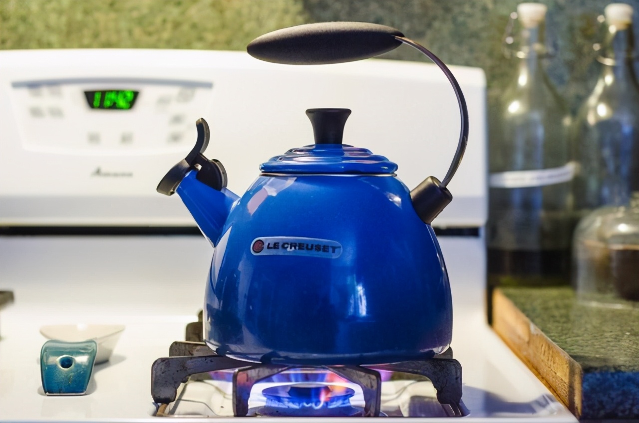 自来水中的消毒水味特别大怎么办,自来水有一股消毒水的味道能喝吗