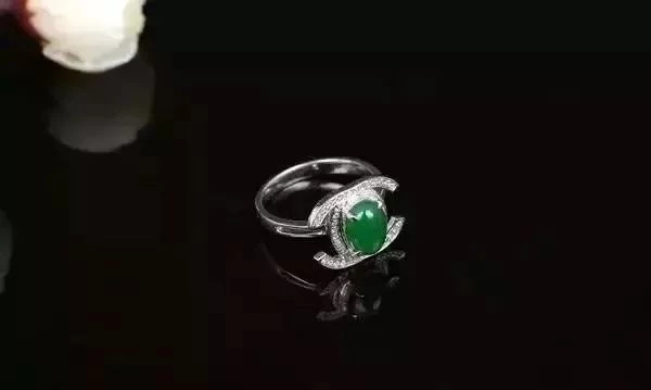 龙石种翡翠就是玻璃种吗,龙石种翡翠与帝王绿翡翠哪种贵