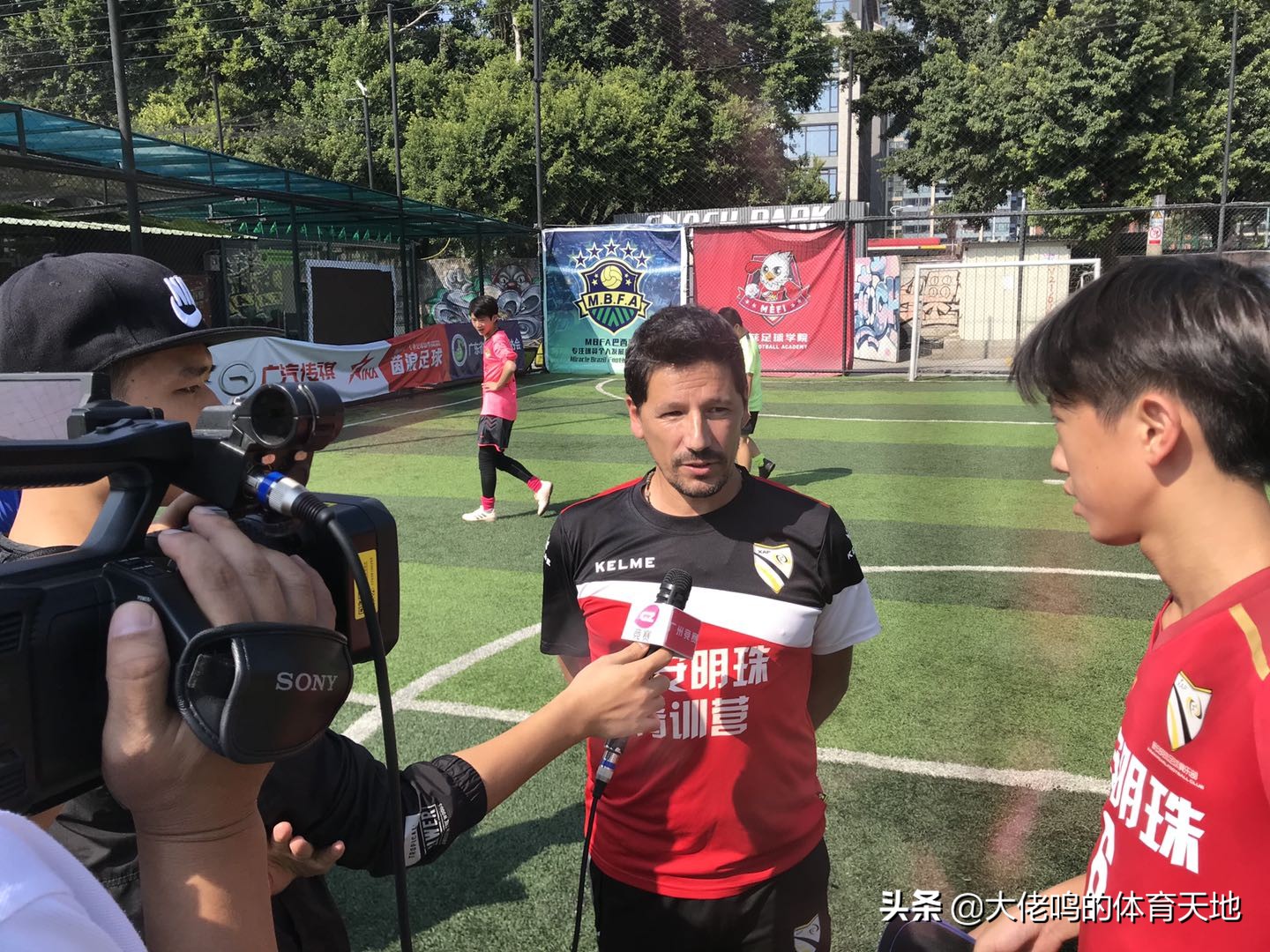 天荣中学羽毛球,天荣中学每周有几节足球课