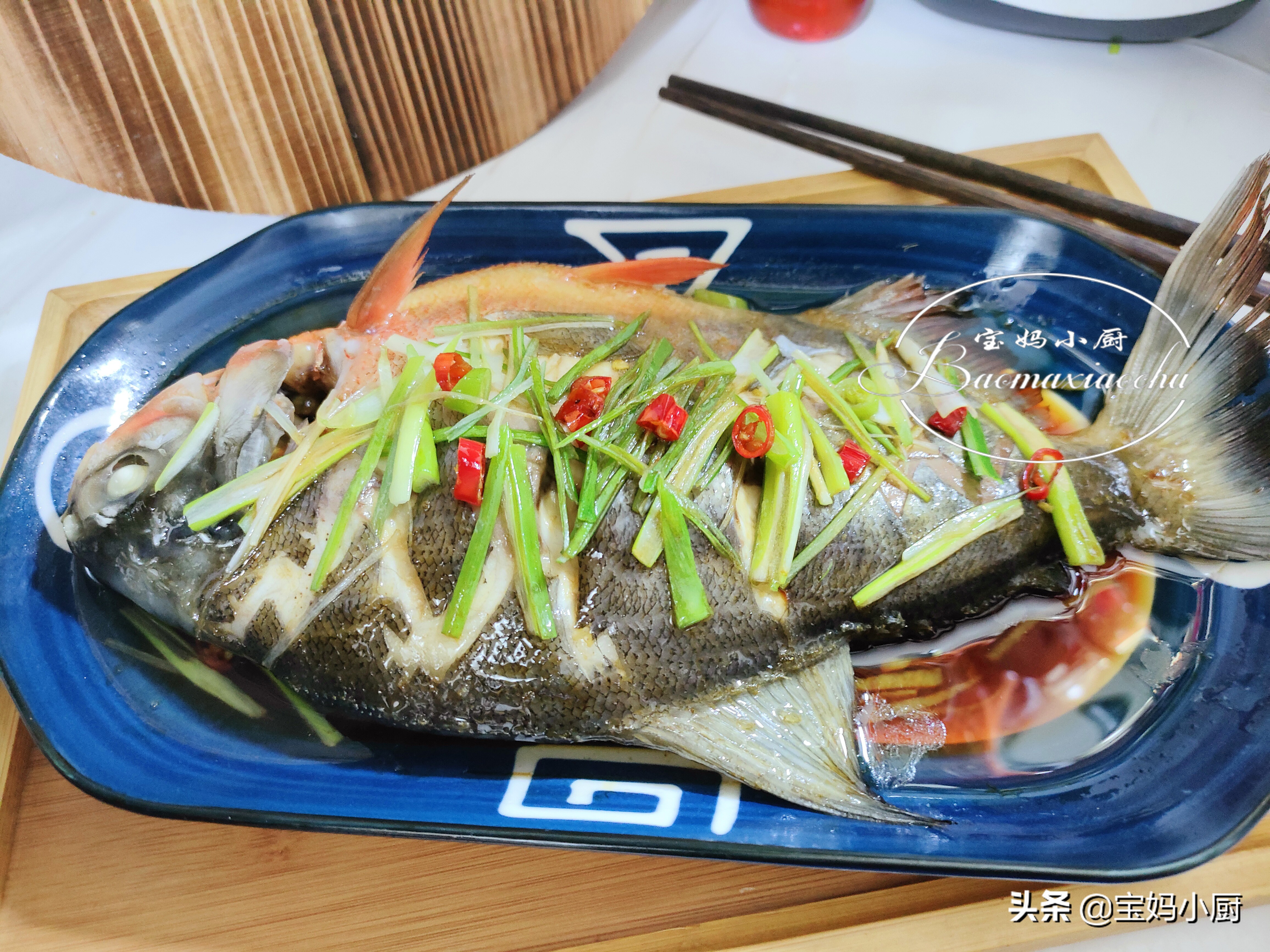 清蒸鱼该怎么做才能既入味又鲜嫩,如何做清蒸鱼才好吃不腥