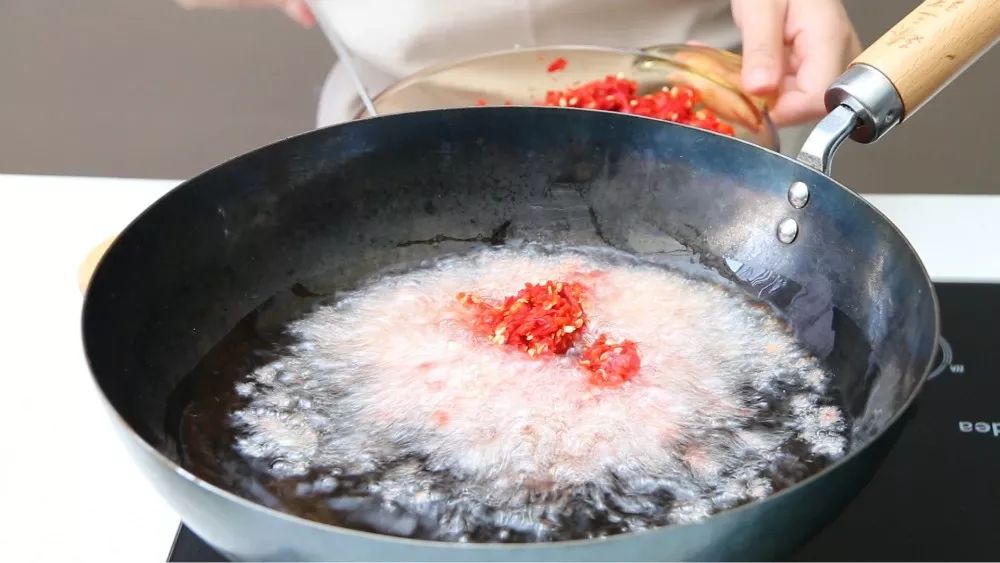 蒜蓉花甲粉丝锡纸做法,锡纸花甲粉蒜蓉酱的制作