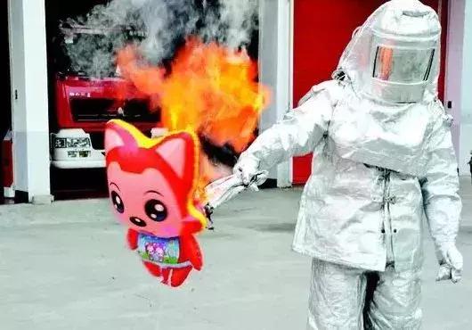 水晶泥、水宝宝，家长可千万别再给宝宝买这种危险的玩具了