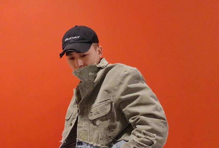 与马思纯分手后放飞自我？欧豪成“夜店咖”，与好友玩到凌晨