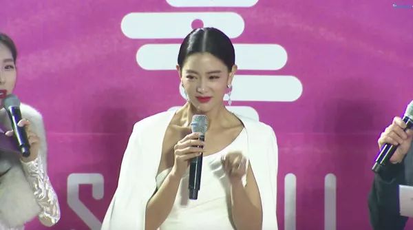 爱豆歌谣大赏,盘点韩国爱豆舞台摔倒瞬间