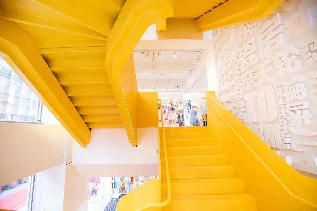 巴拉巴拉品牌实体店,巴拉巴拉万达形象