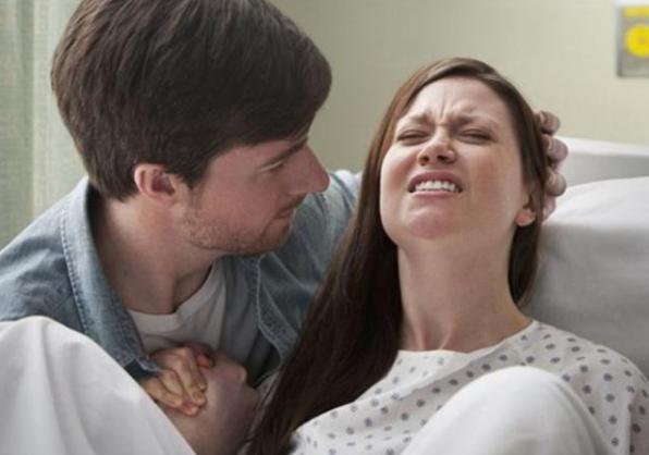 顺产的时候胎儿头卡住了怎么办,孕妇顺产后期会出现什么