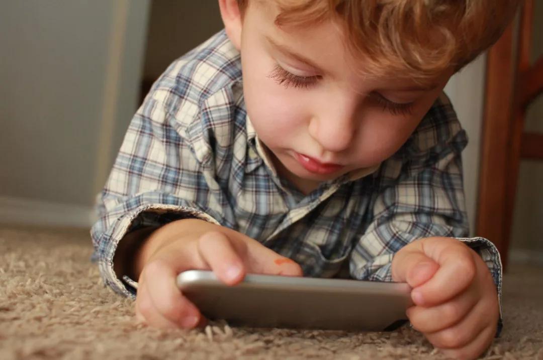 如何帮孩子戒掉网瘾的视频,怎么才能让孩子戒网瘾