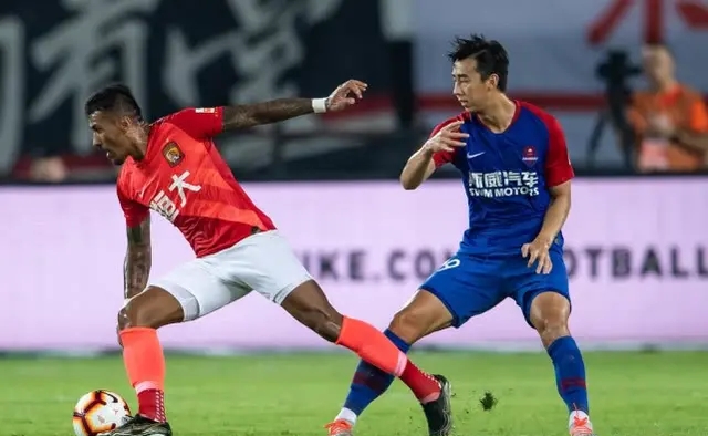 恒*史大**诗级连胜终结！国内球员1v4单挑恒大后防线破门，犹如梅西