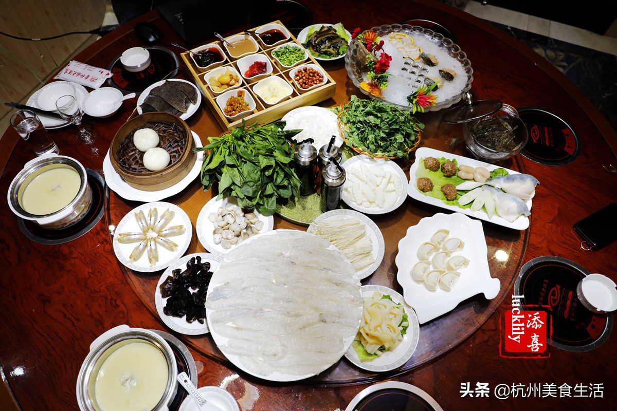 镇江美食三茅宫地锅鸡,镇江美食推荐锅盖面