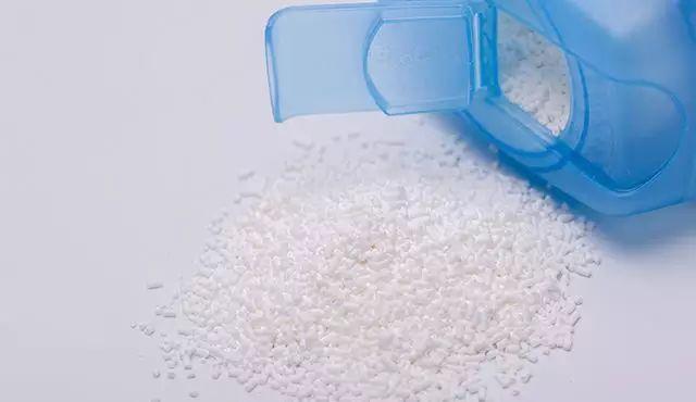 衣服变黄了怎么办最有效,衣服变黄要怎么处理才能变回原样