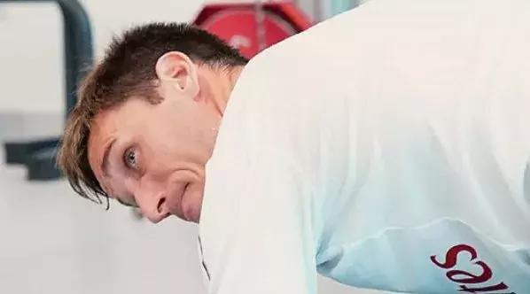 萨老爷子--米兰报--萨里突然火了,阿囧突然下课了