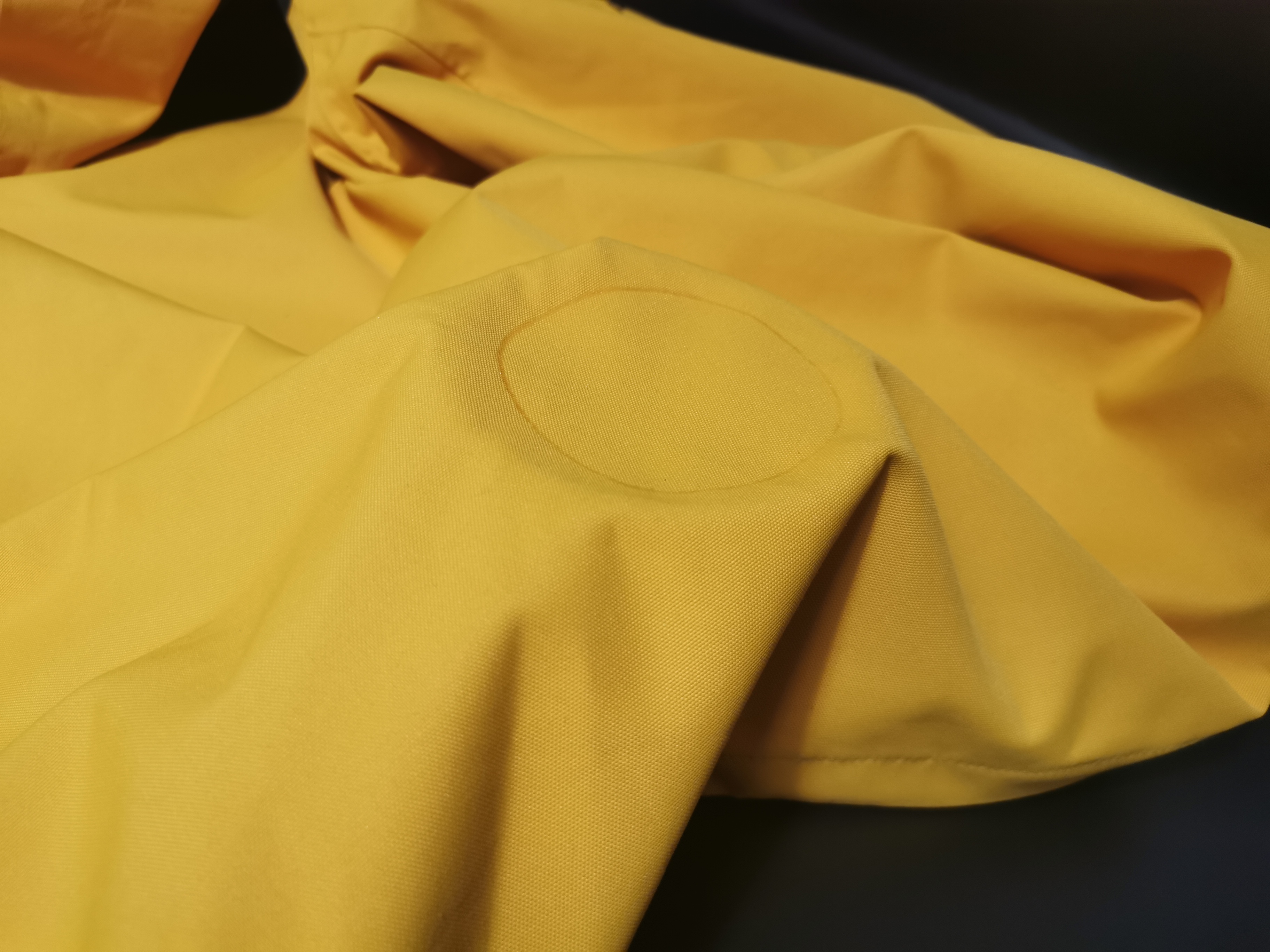 沙乐华明星同款冲锋衣,沙乐华和哥伦比亚冲锋衣哪个好