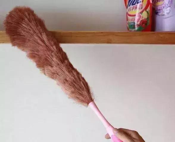 家里的白墙弄脏了怎样才能擦干净,家里白墙脏了怎么用乳胶漆补救