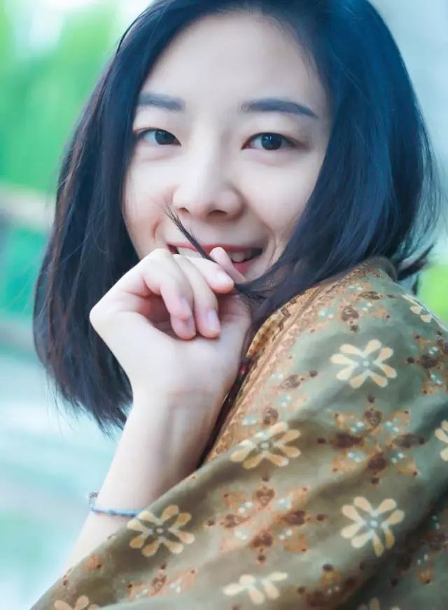 拍照侧脸取景技巧,拍人像侧脸的技巧