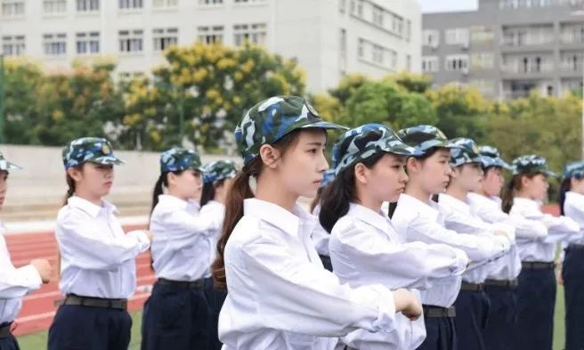 自从藏龙岛有了南延线,我就再没羡慕过别人家的学校!