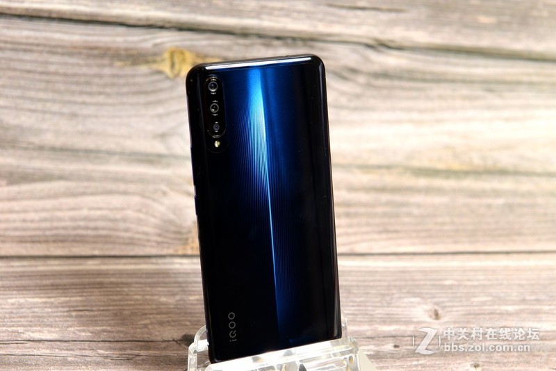 能流畅玩原神的iqoo手机,iqoo水桶机