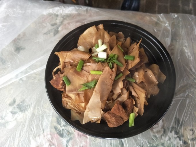 「徽州冷」宏村秋深晴少，友谊地久天