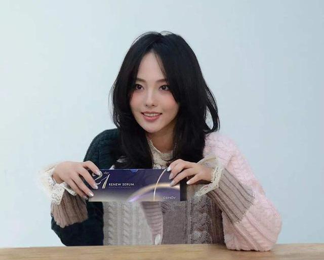 演技“崩坏”的佟丽娅，成功变“傻白甜”，美白方法大曝光