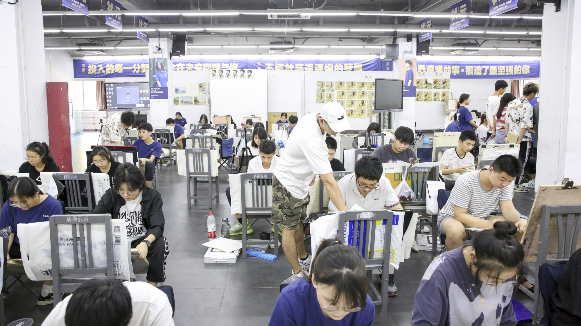 没有美术基础的报美术艺考好吗,美术生艺考怎么学得好呢