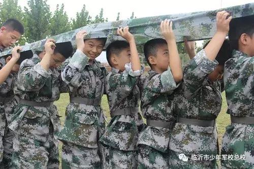 少儿军事夏令营暑假班,军事夏令营助力孩子们实现蜕变