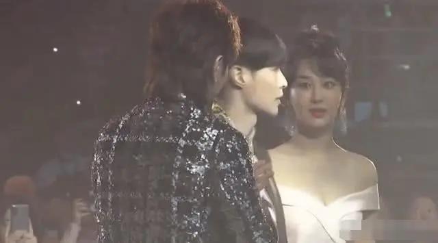 杨紫被主持人叫嘟嘴,杨紫被主持人调侃