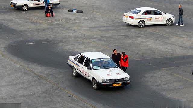 倒库失误,倒库让教练无语