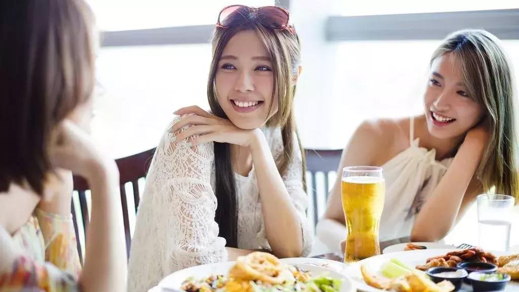 端午粽叶飘香祝福朋友们端午安康,端午节吃粽子短信