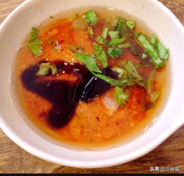 火锅蘸料油碟和芝麻酱哪个更好吃,吃火锅最正宗的麻酱蘸料