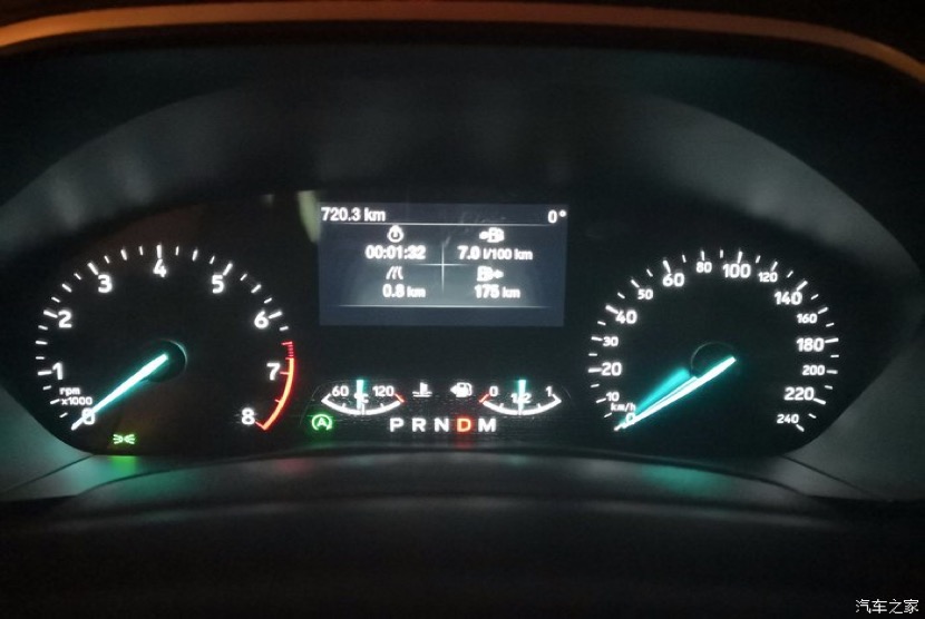 焕然新生全新一代福克斯试驾,17款1.5t福克斯三厢试驾测评