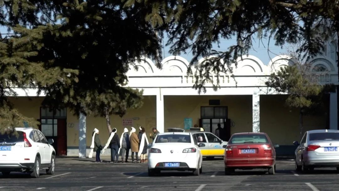 我跟网红灵车司机一起接了几次乘客