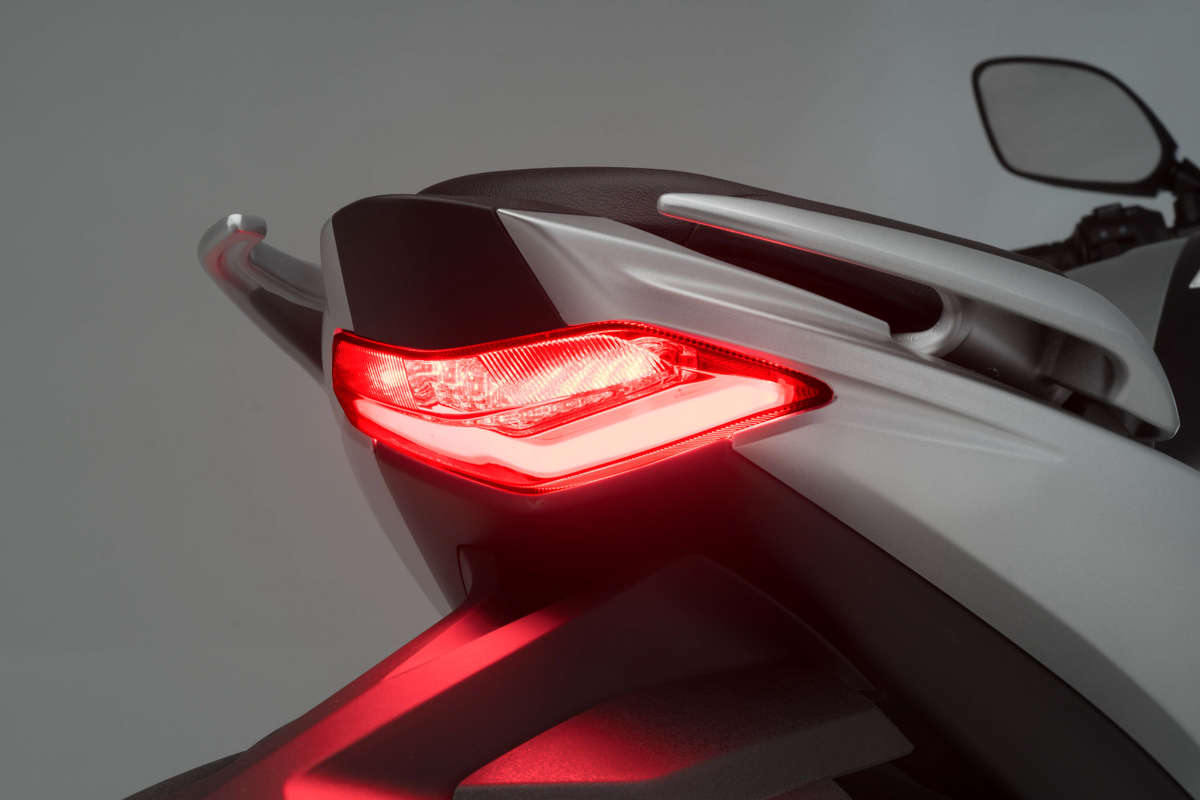 摩托水冷和风冷油冷哪个好,三轮摩托车是水冷好还是油冷好