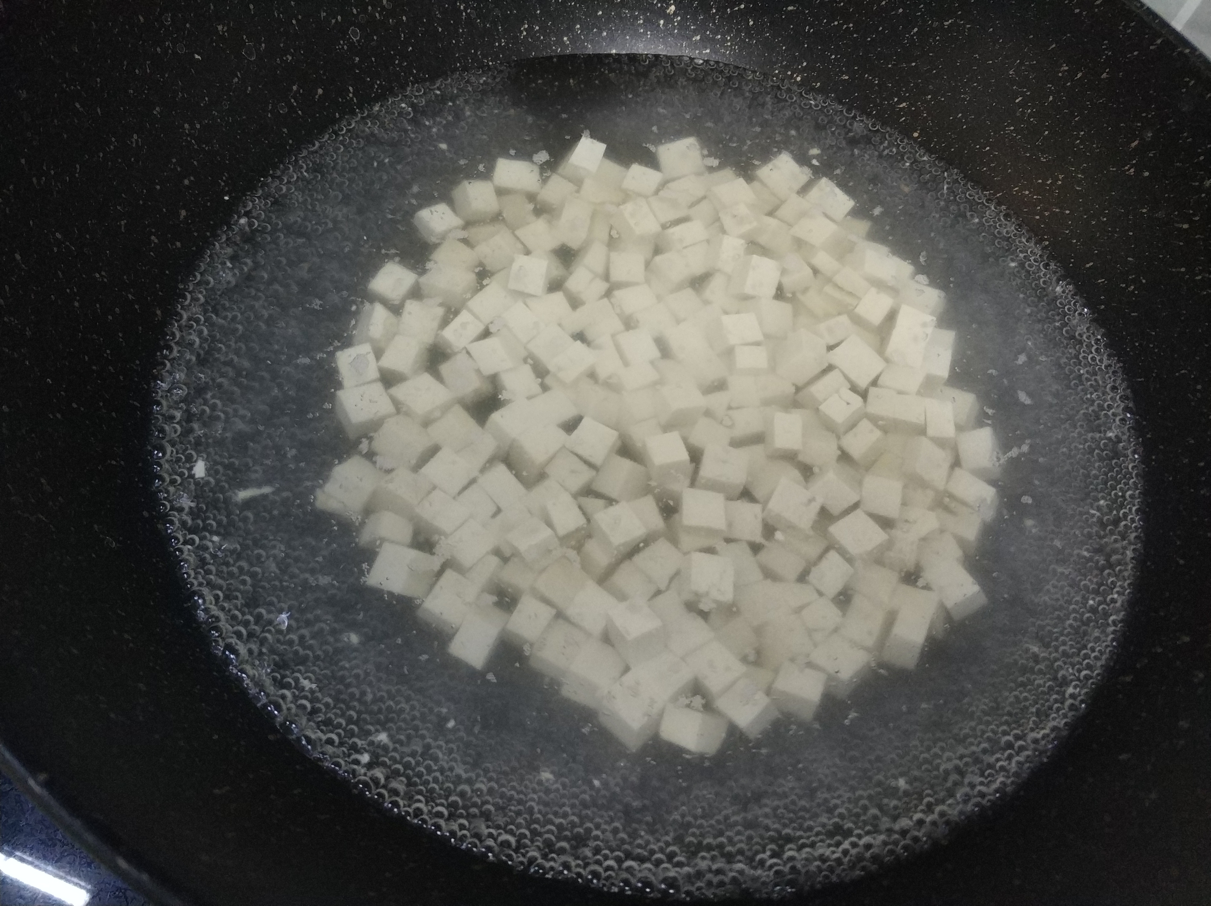 小葱拌豆腐要不要浇热油,小葱拌豆腐要不要烫一下