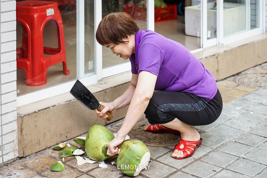 藏在水库的“阿姨街”，人均20块胖成猪