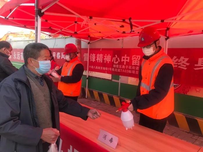 他一直都在诗歌,她一直都在作文600字