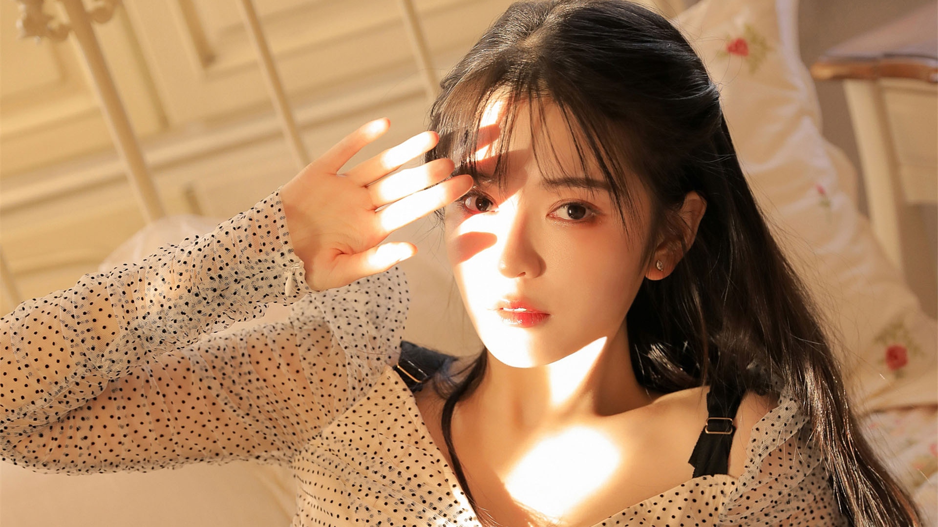 内向的女生怎么追男朋友,女生追内向直男的正确方法