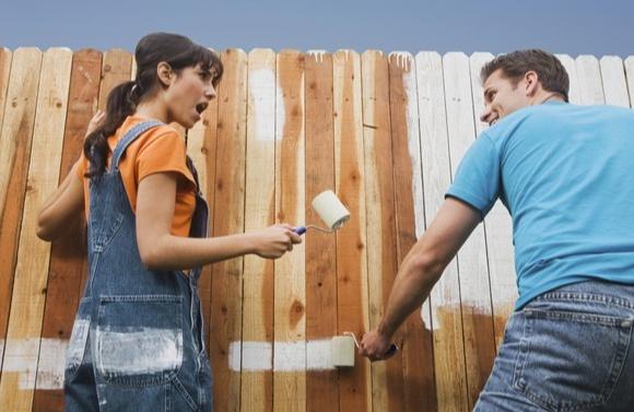 衣服上的油渍怎么洗才能彻底去除,衣服有油渍怎么清洗衣服